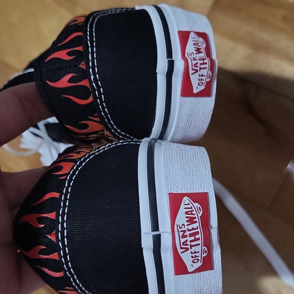 NWOT Vans size 4 Ward flame‎ lace up running shoes black, orange, red - Picture 6 of 8